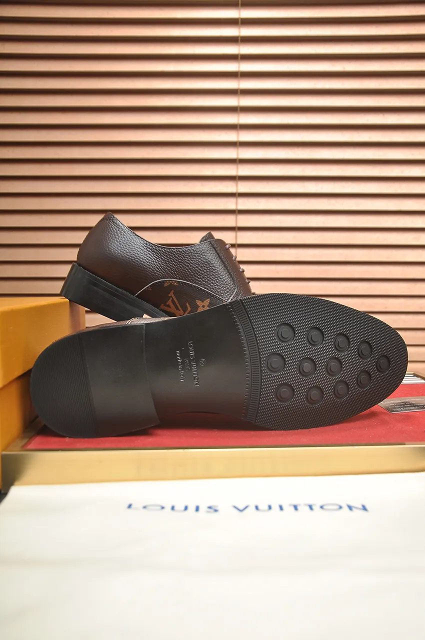 Men's men's shoes 💰500💶 [LV] (original single cowhide lining) 🍀LV's latest genuine leather business suit shoes are launched simultaneously on the official website. The first-layer cowhide imported from Italy is made of heavy gold, 💥official website 1:1 rubber outsole. Versatile to wear, high-end without losing class, and the color combination is extraordinary. This four-season style is alluring when worn on your feet, showing off your big-name flair. Standard code 38-45 (45 customized)